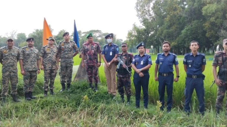 আটকের ১৫ ঘণ্টা পর কুমিল্লা সীমান্তে দুই পুলিশকে ফেরত দিল বিএসএফ
