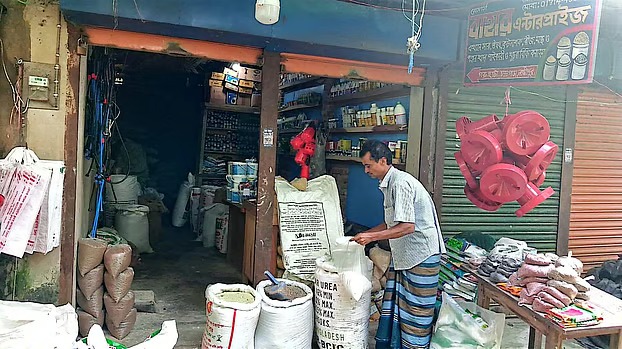 লক্ষ্মীপুরে সার ডিলারশিপে দলীয় প্রভাবের অভিযোগ, বাদ অভিজ্ঞরা