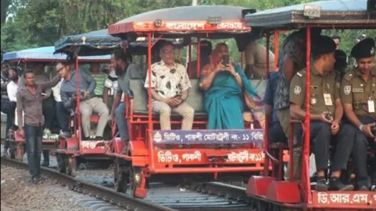 সরকারি সফরে স্ত্রীকে সঙ্গী করে সমালোচনায় রেলপথ মন্ত্রণালয়ের সচিব