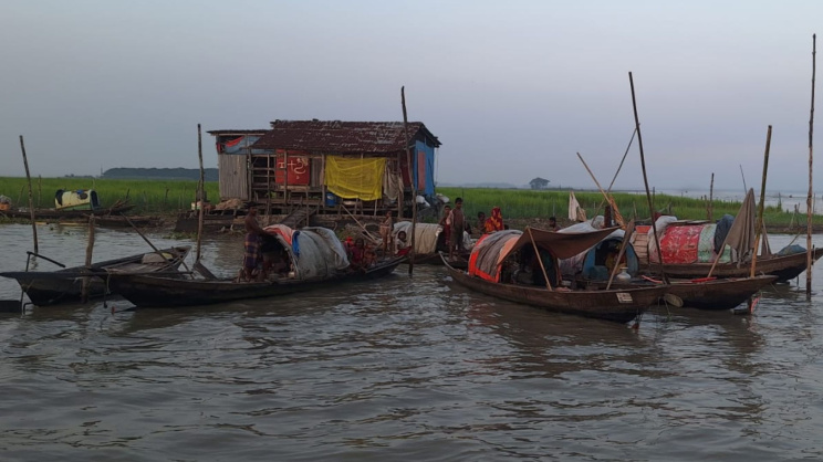 ইলিশ নিষেধাজ্ঞায় দিশেহারা মান্তা জেলেরা: কার্ড-চাল কোনোটিই মিলছে না, কীভাবে বাঁচব?