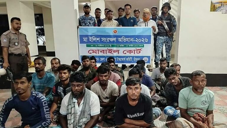 মা ইলিশ রক্ষার ২২ দিনে চাঁদপুরে ৬৪৬ জেলে আটক, কারাদণ্ড ১৮৩ জনের