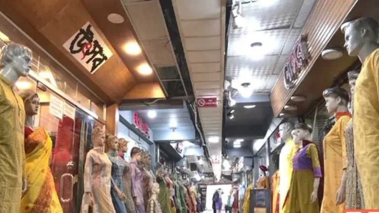 দুর্গাপূজায় রাত ১০টা পর্যন্ত খোলা থাকবে মার্কেট ও দোকান